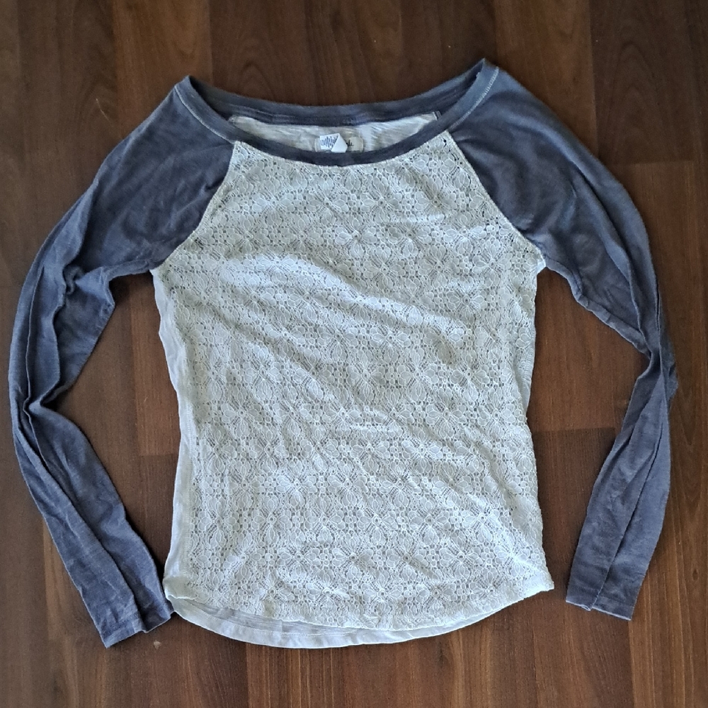Aeropostale Cream Lace Front Long Sleeve Raglan Top with Gray Sleeves